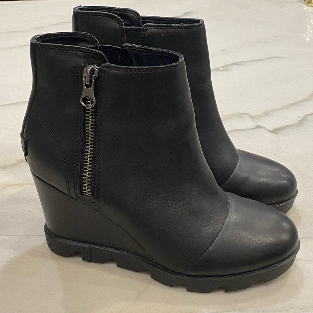 Sorel Wedge Boots Size 8 Black Leather Waterproof